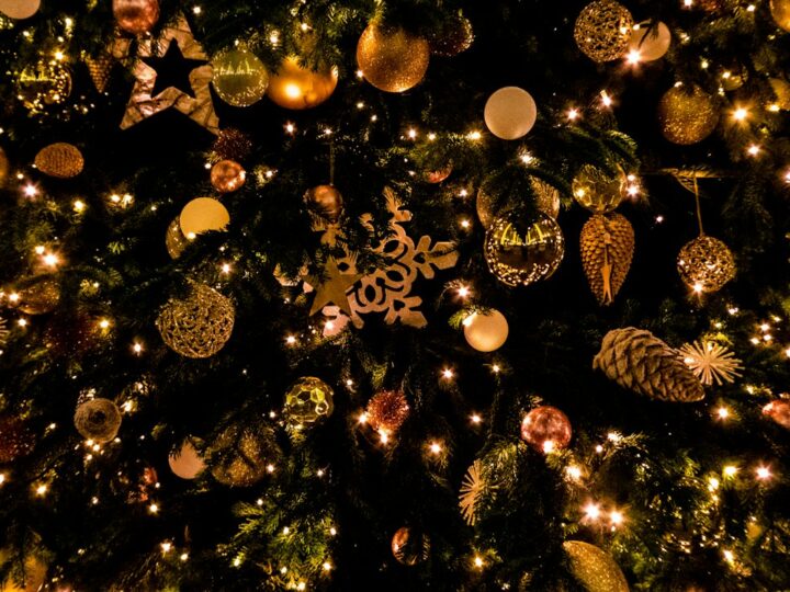 クリスマスの装飾のイメージ写真（記事中の人物・公演・商品そのものではありません）