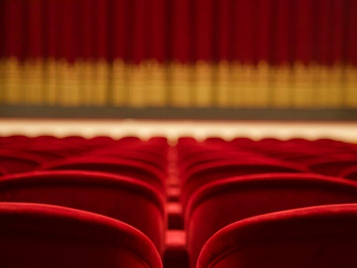 ライブ・客席のイメージ写真（記事中の人物・公演・商品そのものではありません）