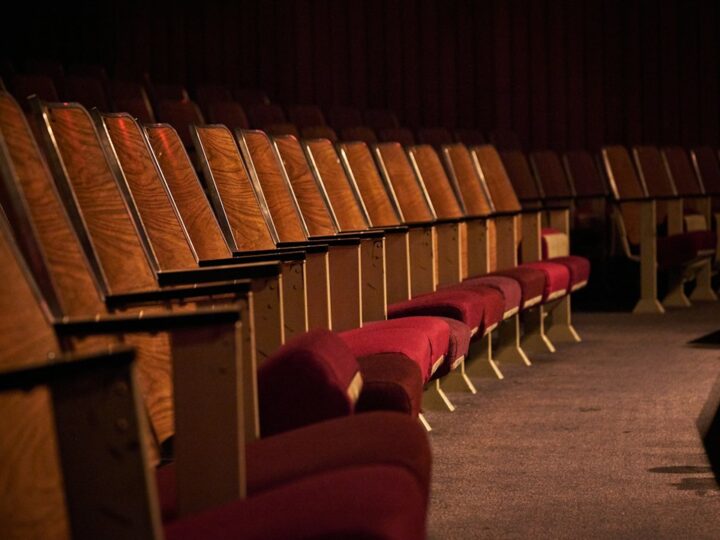 ライブ・客席のイメージ写真（記事中の人物・公演・商品そのものではありません）